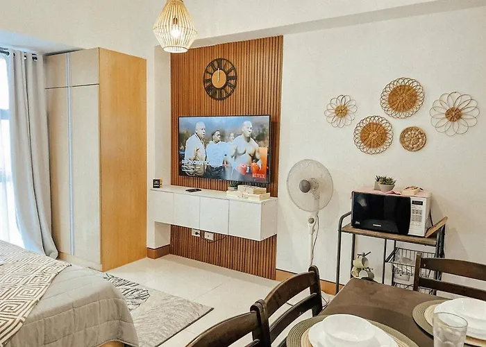 Unit Mckinleyhill Near Venice Grand Canal Apartment Manila
